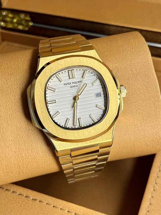 Patek Philippe Nautilus - Gold